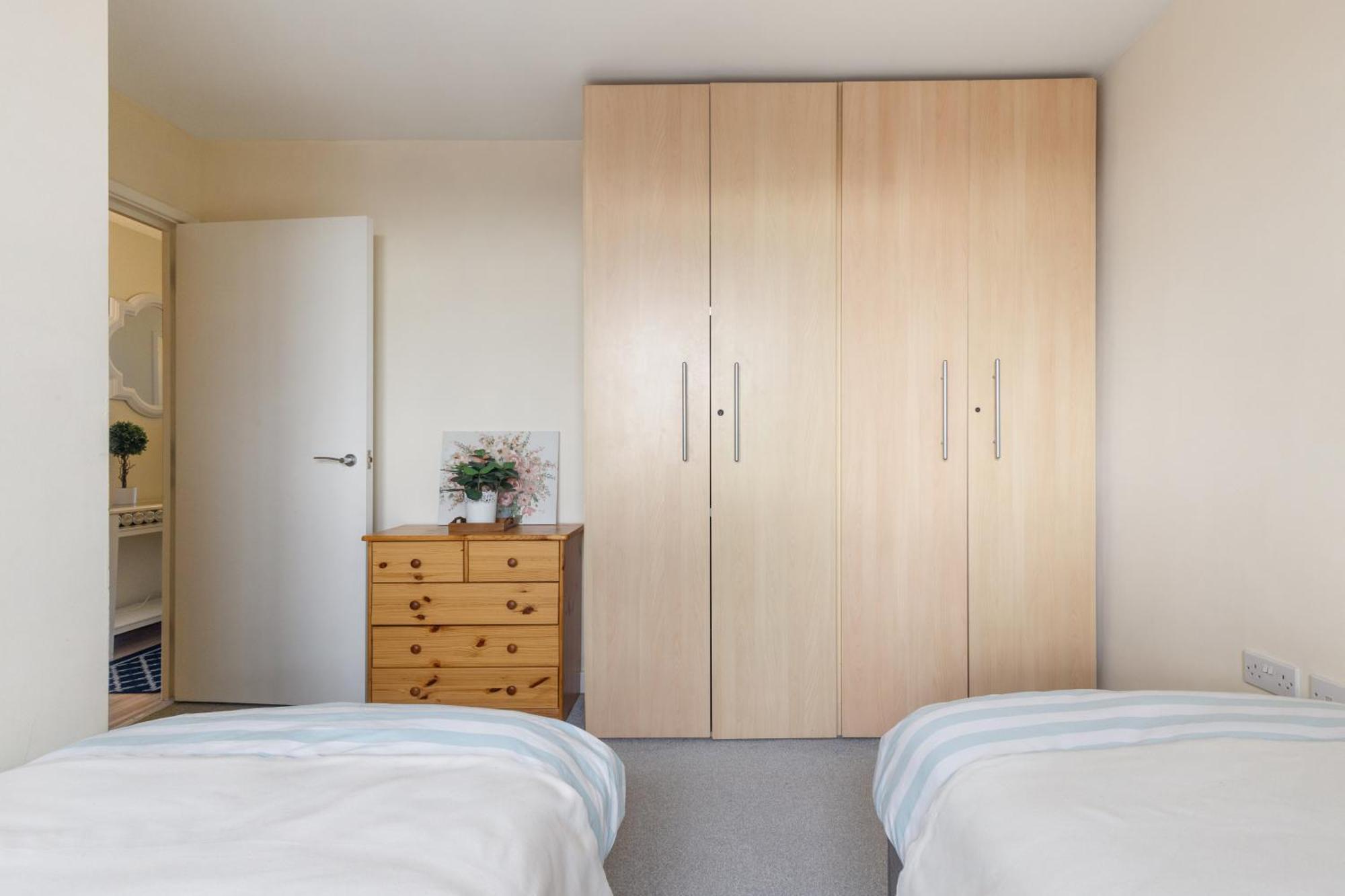 Stratford Skyview Apartment Londra Esterno foto